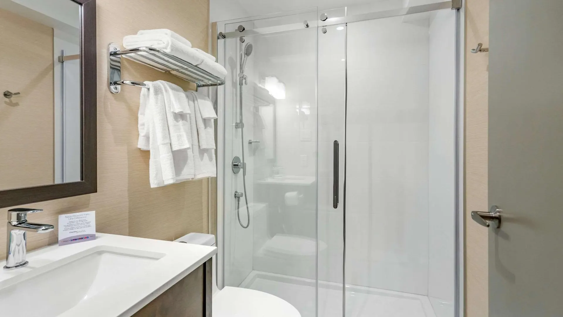 ***  Quality Inn Centre-Ville Montreal Canada