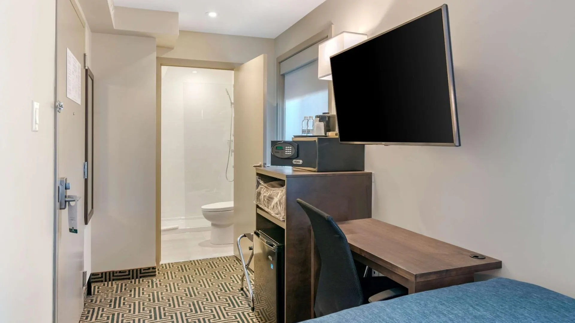 ***  Quality Inn Centre-Ville Montreal Canada